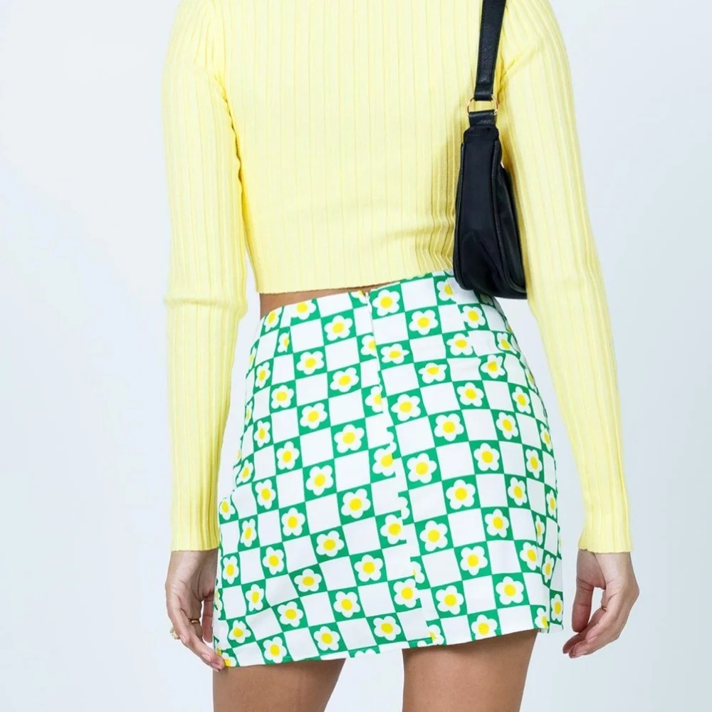 🔴Princess Polly Selby Floral Skirt - Picture 2 of 5